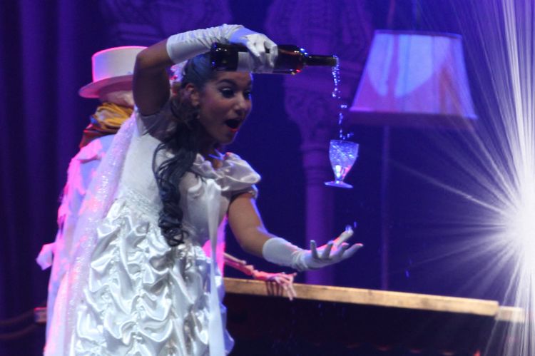 La belle et la bête dans les sixties, Mantes la jolie