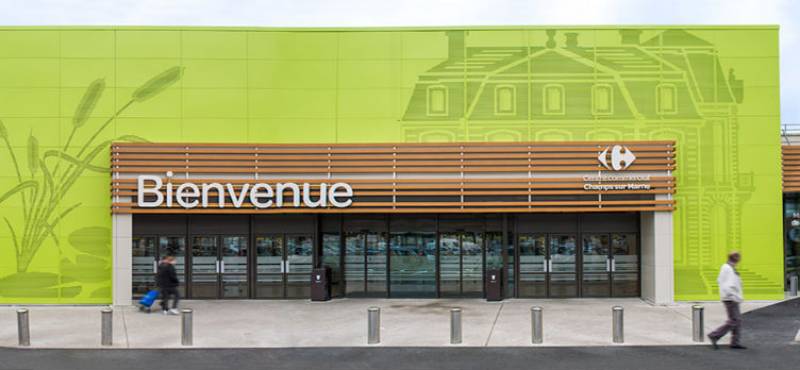 Les employés du Carrefour de Champs sur Marne ont eu droit à un show musicale sous l'Océan